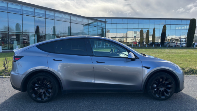Aperçu du véhicule : LONG RANGE AWD