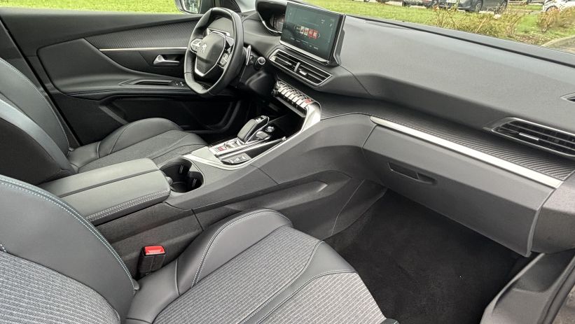 Aperçu du véhicule : HYBRID 225CH ALLURE E-EAT8