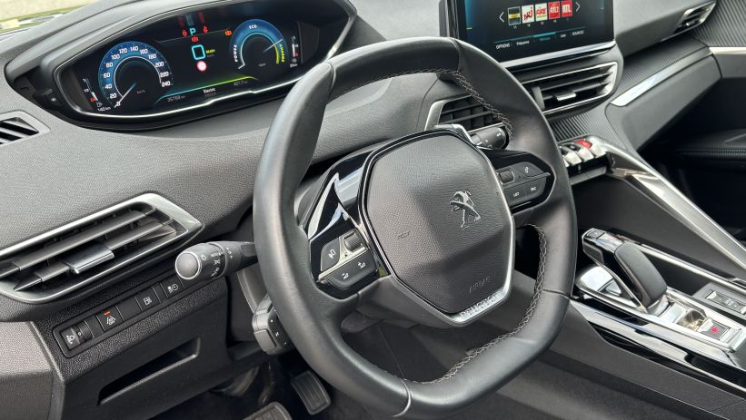 Aperçu du véhicule : HYBRID 225CH ALLURE E-EAT8