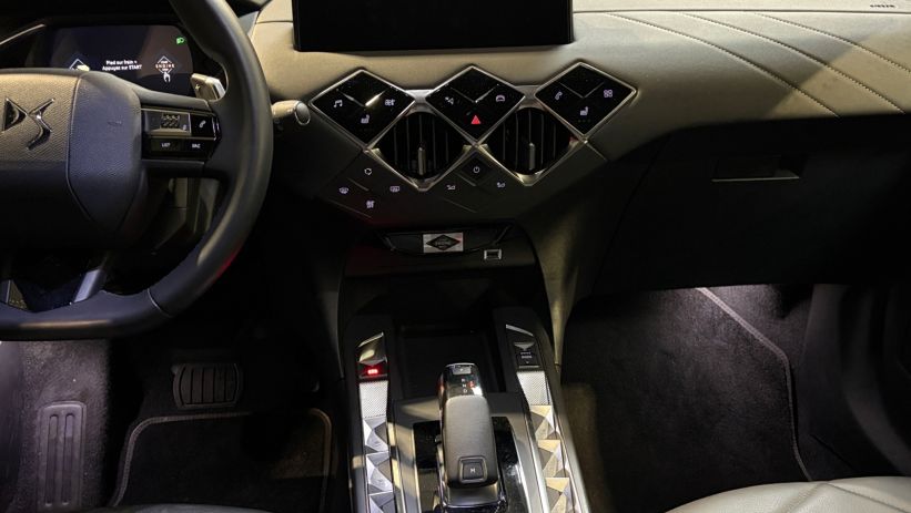 Aperçu du véhicule : PURETECH 155CH RIVOLI AUTOMATIQUE