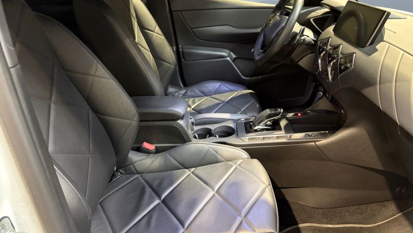 Aperçu du véhicule : PURETECH 155CH RIVOLI AUTOMATIQUE