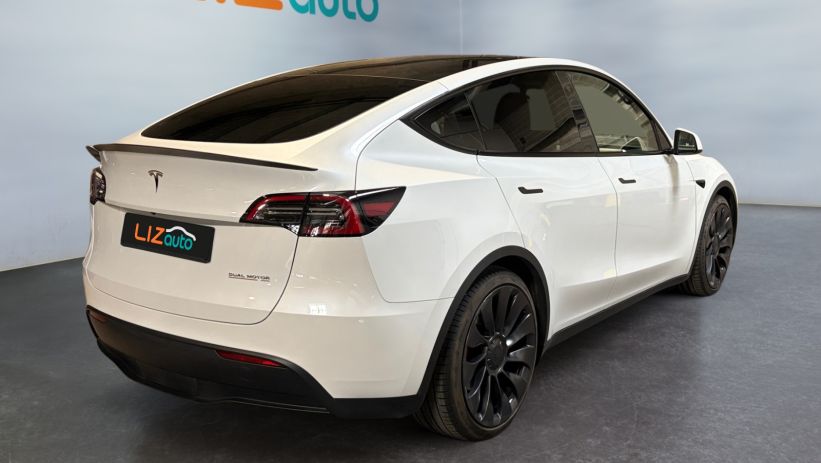 Aperçu du véhicule : PERFORMANCE AWD