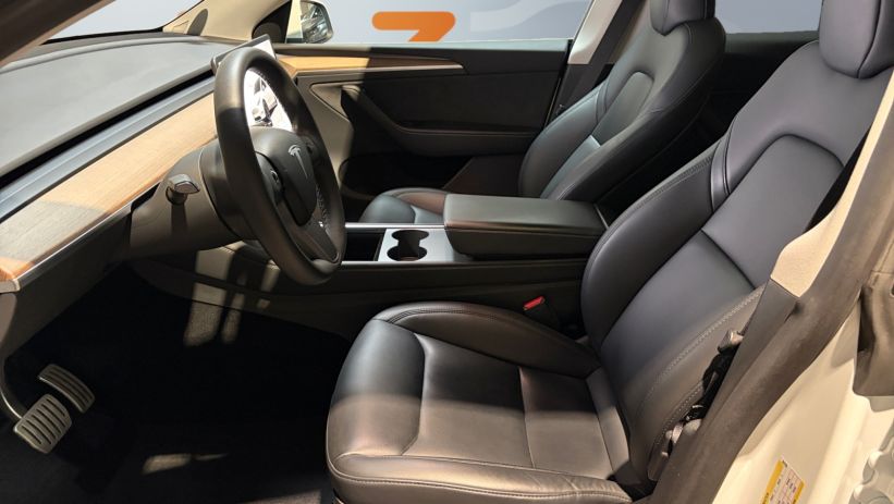 Aperçu du véhicule : PERFORMANCE AWD