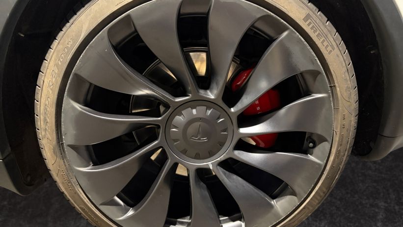 Aperçu du véhicule : PERFORMANCE AWD