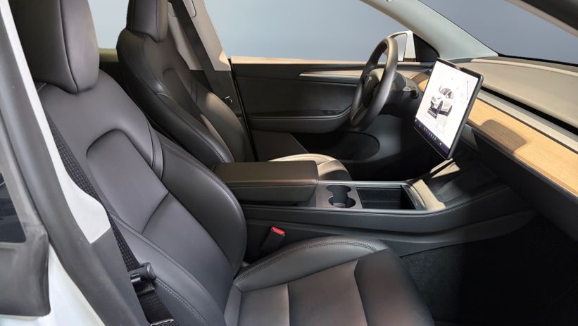 Aperçu du véhicule : PERFORMANCE AWD