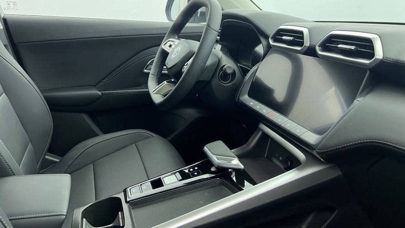 Aperçu du véhicule : 1.5 L Hybrid+ 197 ch Toit panoramique ouvrant Luxury Cosmic Silver avec 650€ d'équipements inclus