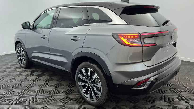 Aperçu du véhicule : E-Tech full hybrid 200 Techno Gris Schiste - Toit Noir Etoilé avec 3000€ d'équipements inclus