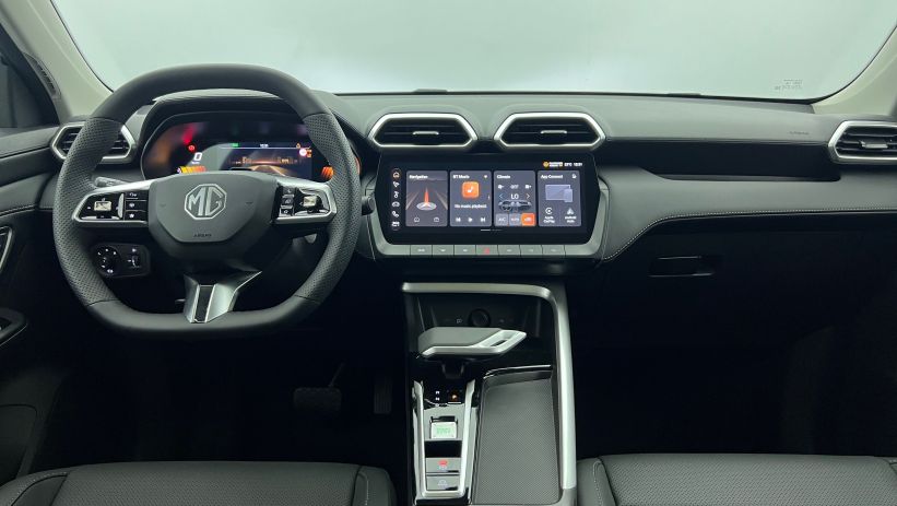 Aperçu du véhicule : 1.5 L Hybrid+ 197 ch Toit panoramique ouvrant Luxury Cosmic Silver avec 650€ d'équipements inclus