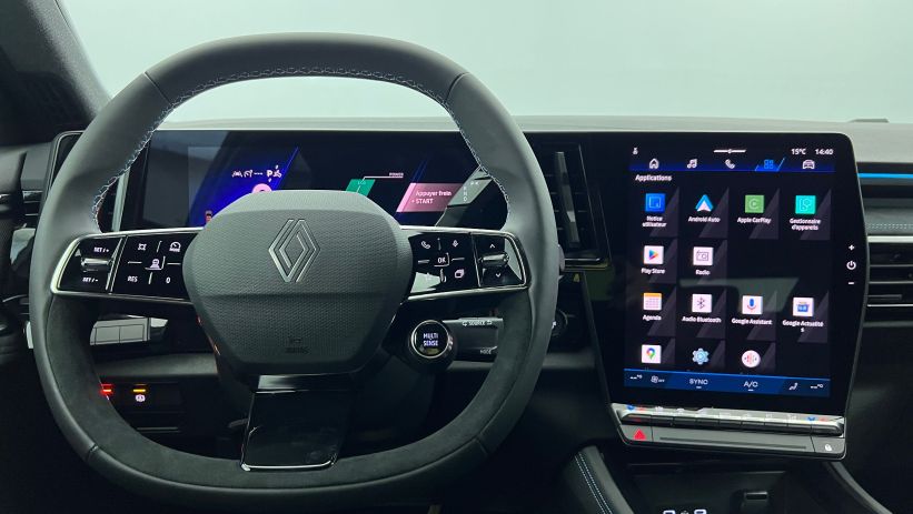 Aperçu du véhicule : E-Tech full hybrid 200 Techno esprit Alpine Gris Schiste - Toit Noir Etoilé avec 2400€ d'équipements inclus