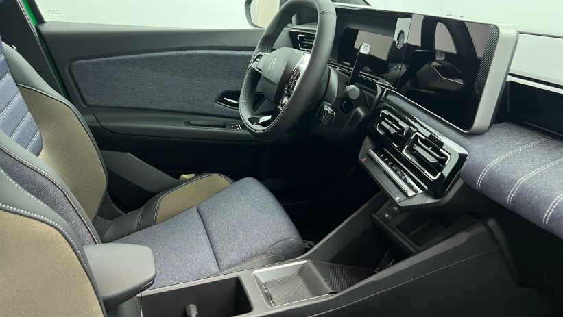 Aperçu du véhicule : 120 ch autonomie urbaine Techno Peinture vert pop avec 1250€ d'équipements inclus