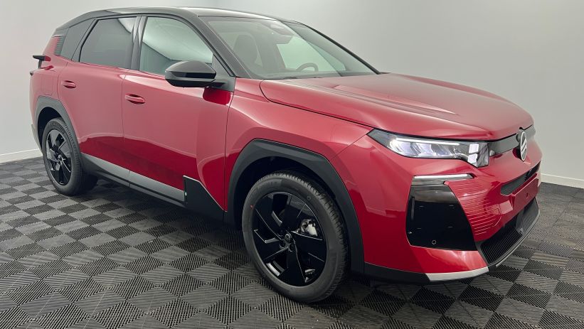 Aperçu du véhicule : Nouveau Hybrid 145 ch e-DCS6 Plus Rouge Rubis - Toit Noir Perla Nera avec 1550€ d'équipements inclus