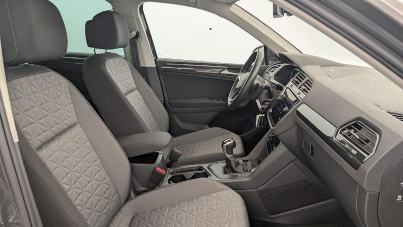 Aperçu du véhicule : 1.4 EHYBRID 245CH DSG6 LIFE
