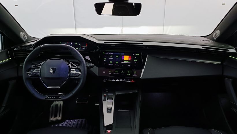 Aperçu du véhicule : III(2) 1.2 Hybrid 145ch GT Exclusive e-DCS6