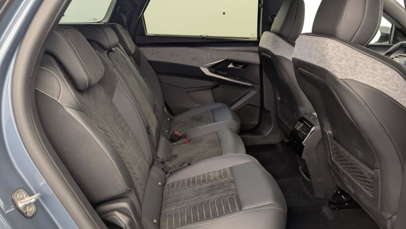 Aperçu du véhicule : HYBRID 145CH E-DCS6 GT