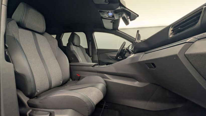 Aperçu du véhicule : Hybrid 225 e-EAT8 Allure Pack