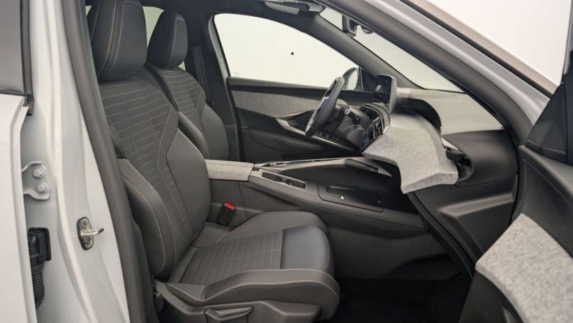 Aperçu du véhicule : HYBRID 136 E-DCS6 ALLURE