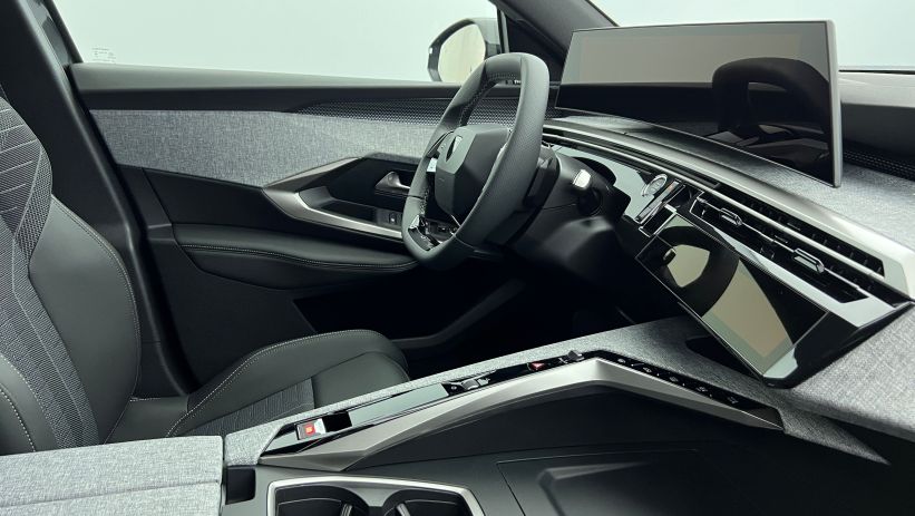 Aperçu du véhicule : Nouveau Hybrid 145 e-DCS6 GT Gris Titane avec 5350€ d'équipements inclus