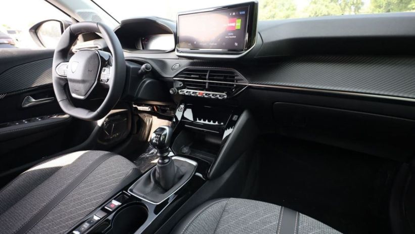 Aperçu du véhicule : 100 Allure LED 2xPDC CarPlay Reg BT
