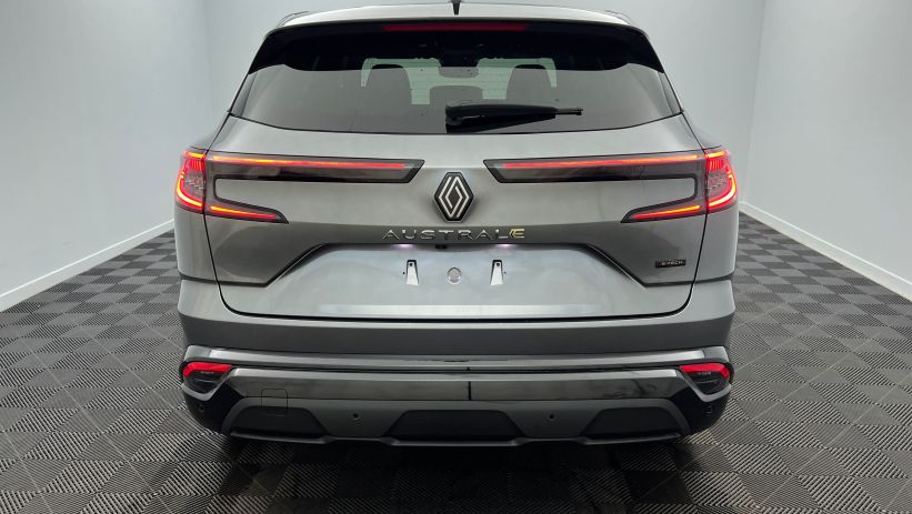 Aperçu du véhicule : E-Tech full hybrid 200 Techno Gris Schiste - Toit Noir Etoilé avec 3000€ d'équipements inclus