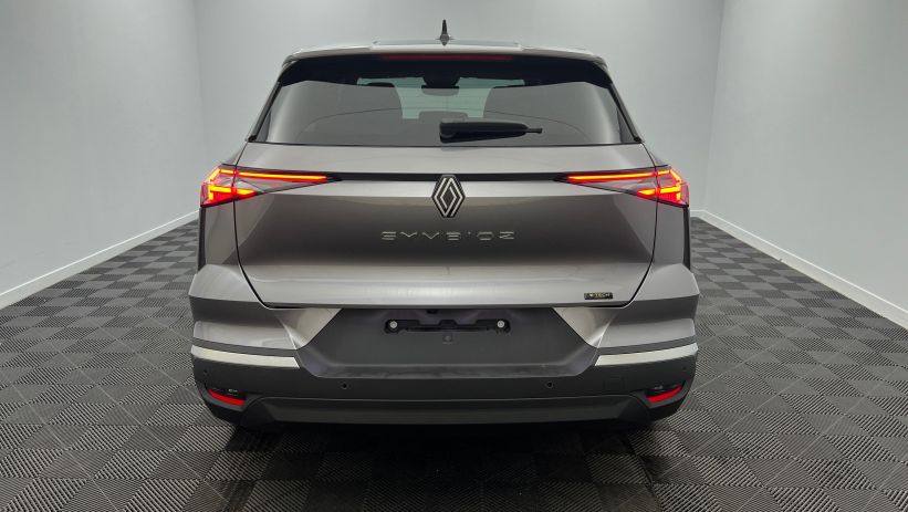 Aperçu du véhicule : E-Tech full hybrid 145 Techno Gris Cassiopée avec 1700€ d'équipements inclus