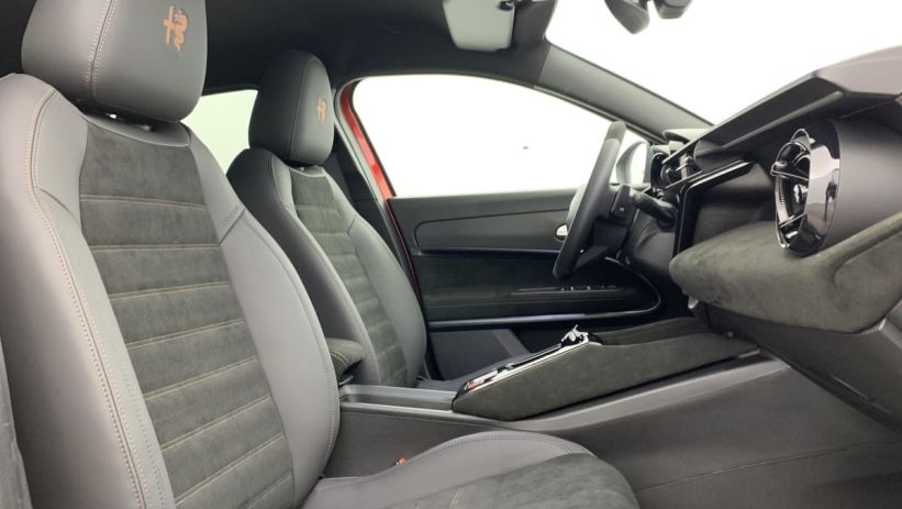 Aperçu du véhicule : 1.2 Ibrida 145 ch eDCT6 Intensa