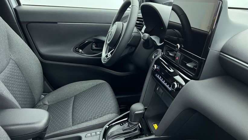 Aperçu du véhicule : Hybride 130ch 2WD Design Gris Minéral avec 2100€ d'équipements inclus