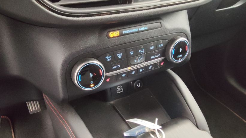 Aperçu du véhicule : 2.0 TDCI 120CH ST-LINE POWERSHIFT