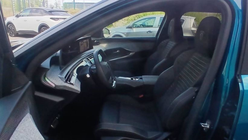 Aperçu du véhicule : HYBRID 145CH E-DCS6 GT