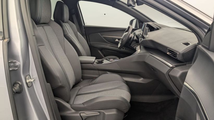 Aperçu du véhicule : Hybrid 180 e-EAT8 Allure Pack