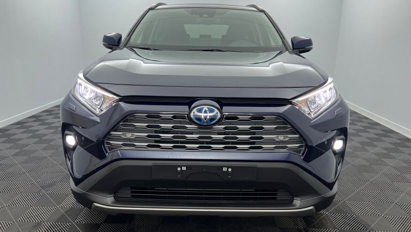 Aperçu du véhicule : Hybride 218 ch 2WD Dynamic Bleu de Prusse avec 2850€ d'équipements inclus