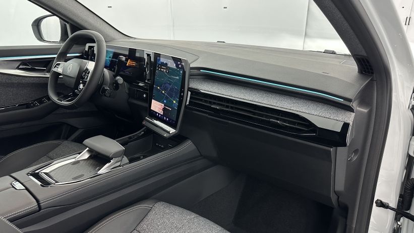 Aperçu du véhicule : VI E-Tech full hybrid 200ch Techno