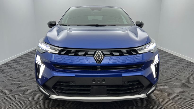 Aperçu du véhicule : E-Tech full hybrid 145 Iconic Bleu Iron avec 800€ d'équipements inclus
