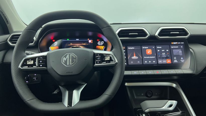 Aperçu du véhicule : 1.5 L Hybrid+ 197 ch Toit panoramique ouvrant Luxury Cosmic Silver avec 650€ d'équipements inclus