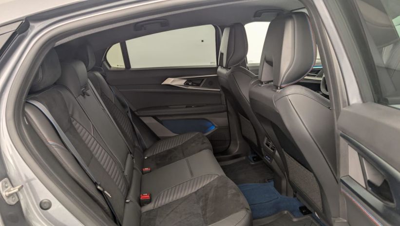 Aperçu du véhicule : hyper hybrid E-Tech 4x4 300 esprit Alpine