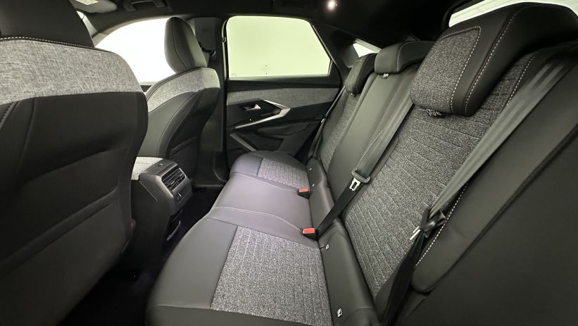 Aperçu du véhicule :  III 1.2 Hybrid 145ch Allure e-DCS6