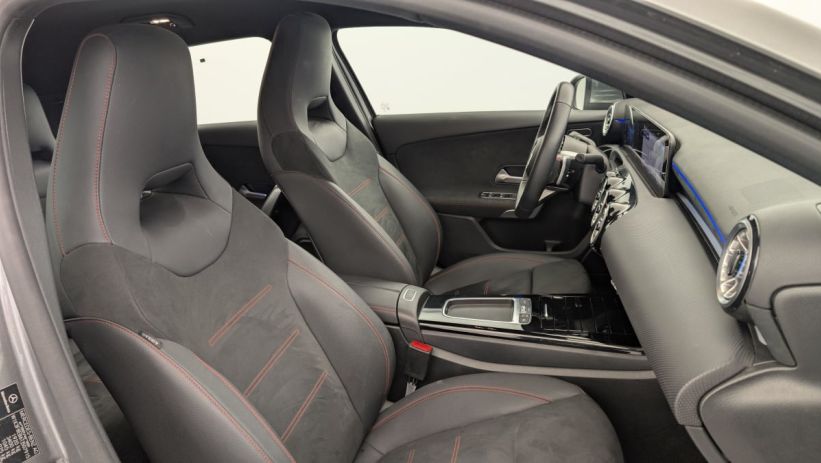 Aperçu du véhicule : 180 7G-DCT AMG LINE