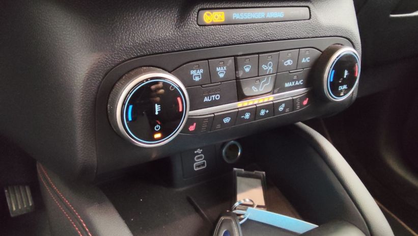 Aperçu du véhicule : 2.0 TDCI 120CH ST-LINE POWERSHIFT