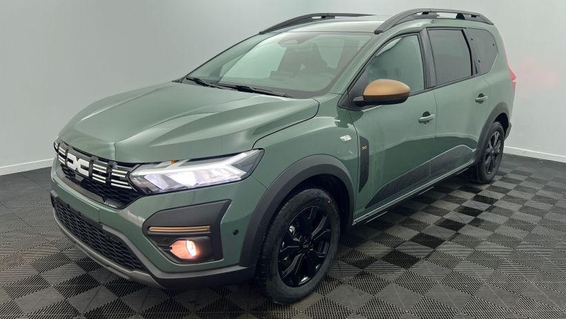 Aperçu du véhicule : Hybrid 140 7 places Extreme Kaki Lichen avec 2000€ d'équipements inclus