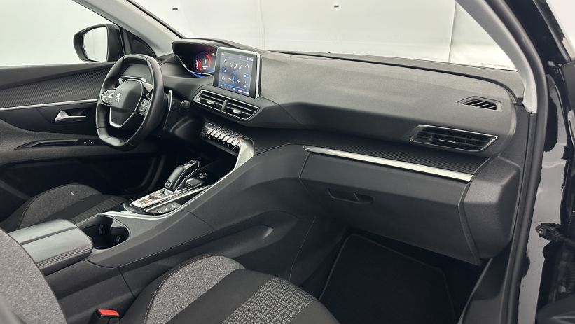 Aperçu du véhicule : III 1.2 PureTech 130ch Active Pack EAT8