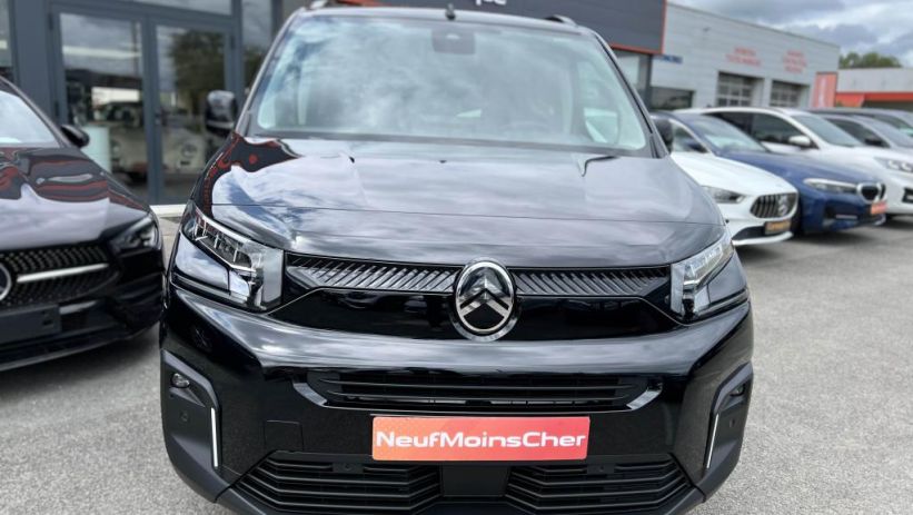 Aperçu du véhicule : MAX VP M 1.5 BLUEHDI 130CV EAT8 + DRIVE PACK + NAVIGATION ET MIRROR SCREEN + NEUF 0KM