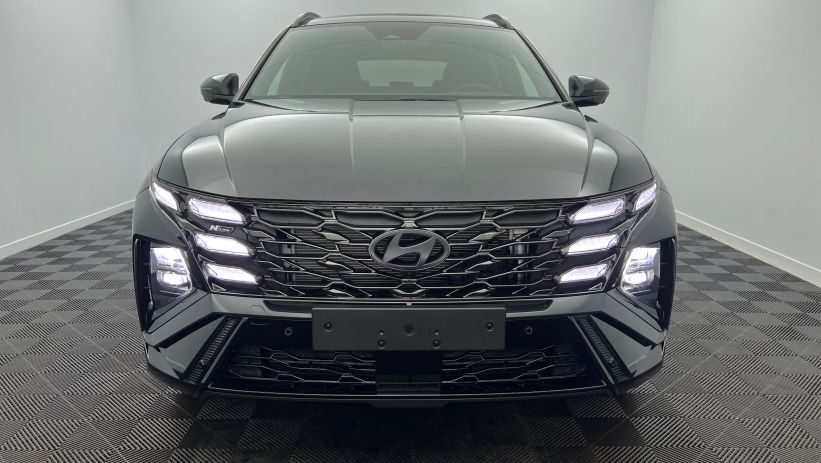 Aperçu du véhicule : 1.6 T-GDI 239 Hybrid BVA6 N Line Executive Abyss Black avec 960€ d'équipements inclus