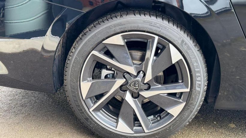 Aperçu du véhicule : ALLURE 1.5 BLUEHDI 130CV EAT8 + CAMERA 360 +SIEGES AV CHAUFFANTS + ADML + ATTELAGE