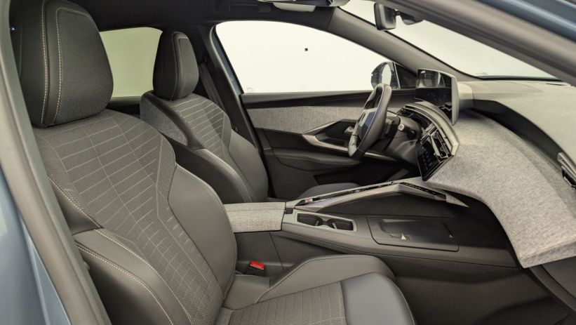 Aperçu du véhicule : Hybrid 136 e-DCS6 Allure