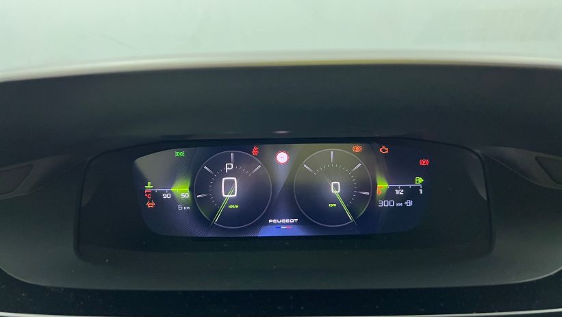 Aperçu du véhicule : BlueHDi 130ch S&S EAT8 GT Gris Artense avec 4500€ d'équipements inclus