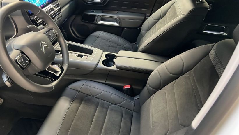 Aperçu du véhicule : Hybride Rechargeable 180 e-EAT8 Feel Pack