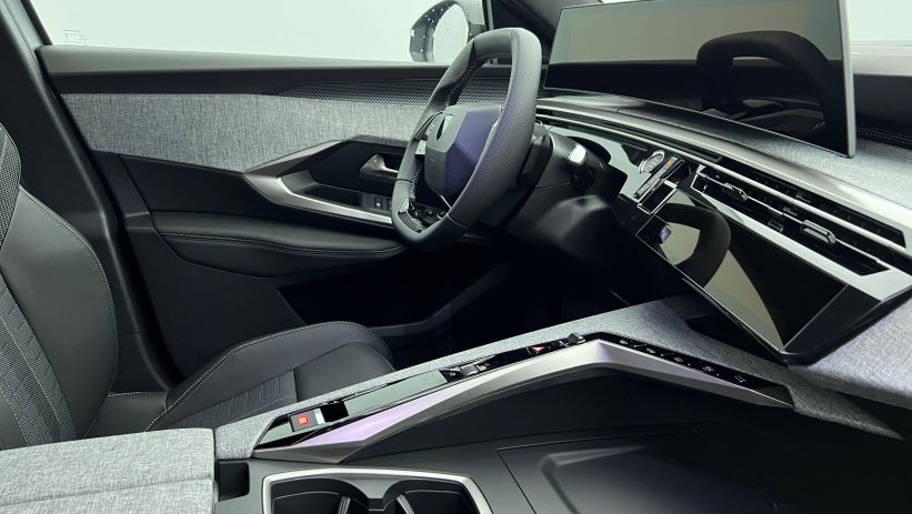 Aperçu du véhicule : Hybrid 145 e-DCS6 GT Gris Artense avec 2470€ d'équipements inclus