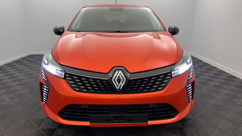 Aperçu du véhicule : Blue dCi 100 Evolution Orange Valencia avec 1900€ d'équipements inclus