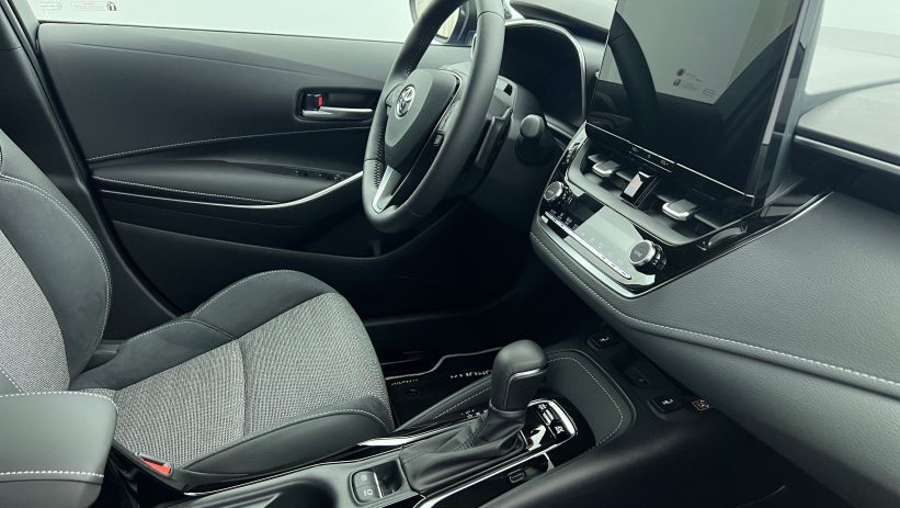 Aperçu du véhicule : Hybride 178ch Design Bleu Genièvre avec 2490€ d'équipements inclus