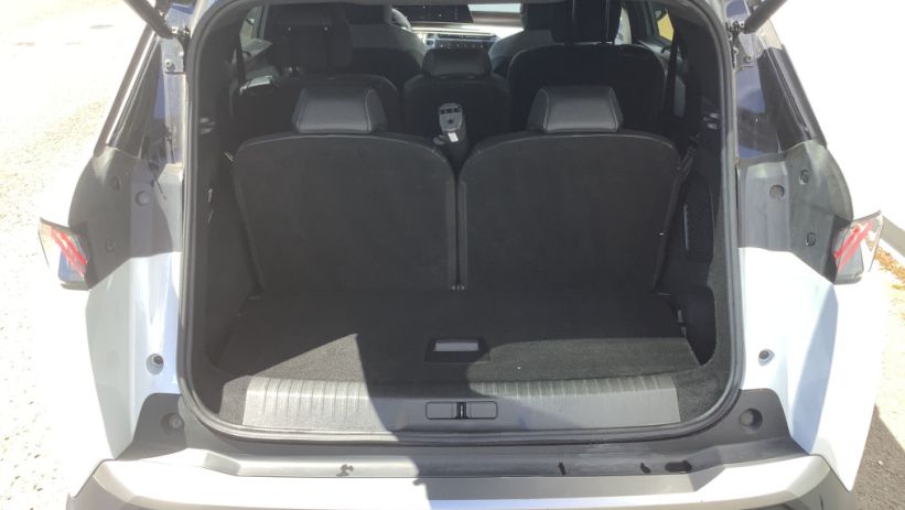 Aperçu du véhicule : 5008 Hybrid 145 ch e-DCS6 GT