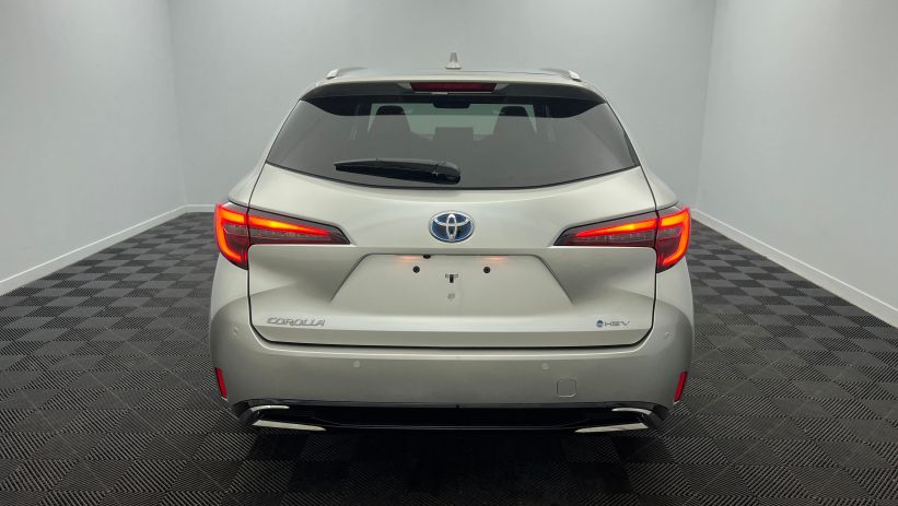 Aperçu du véhicule : Hybride 178ch Design Gris Argent avec 2590€ d'équipements inclus